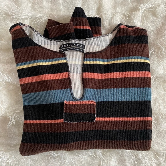 Urban Outfitters Sweater - Picture 3 of 5